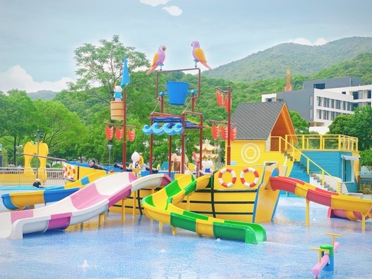 Wielki Resort Wakacyjny Piratów z szybowcowym statkiem z suwakem