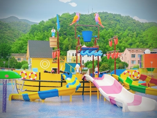 Wielki Resort Wakacyjny Piratów z szybowcowym statkiem z suwakem