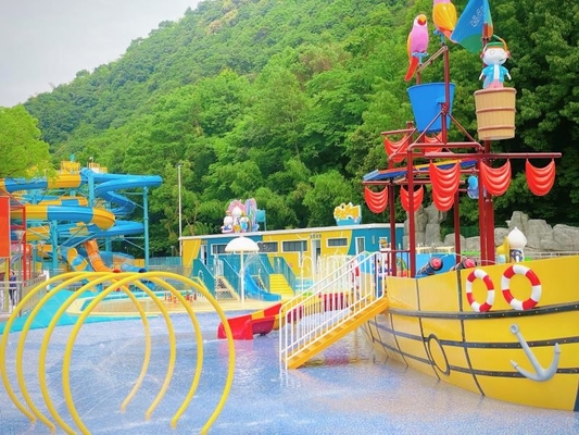 Wielki Resort Wakacyjny Piratów z szybowcowym statkiem z suwakem