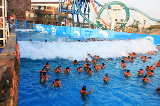 Waterfun Big Surfing Tsunami Ocean Woda Wave Pool Z Waves Park Vakuum 3 Metry Wysokości