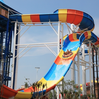 Ulepsz swój park wodny dzięki wytrzymałym zjeżdżalniom wodnym z włókna szklanego, zaprojektowanym z myślą o szybkich zjazdach i ekscytujących zakrętach i skrętach