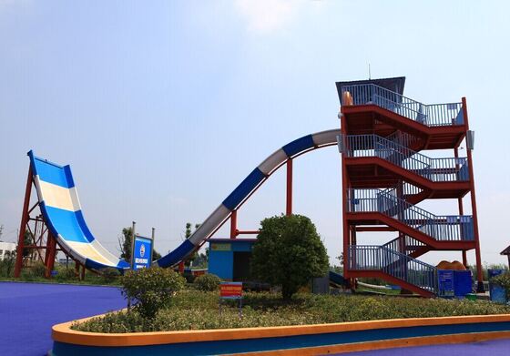 2-osobowy zjeżdżalnia wodna U-Turn z 13m Wall-Ride Thrill, 480 jeźdźców / godzinę Pojemność i 21 × 58m Compact Footprint