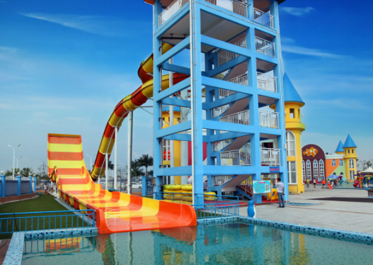 2-osobowy zjeżdżalnia wodna U-Turn z 13m Wall-Ride Thrill, 480 jeźdźców / godzinę Pojemność i 21 × 58m Compact Footprint
