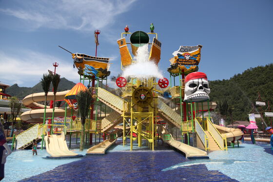 Medium Water Play Structure with Hand-laid Fiberglass Flume and Hot-dip Galvanized Steel Structure for Turnkey Support