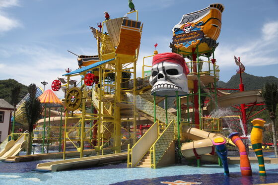 Medium Water Play Structure with Hand-laid Fiberglass Flume and Hot-dip Galvanized Steel Structure for Turnkey Support